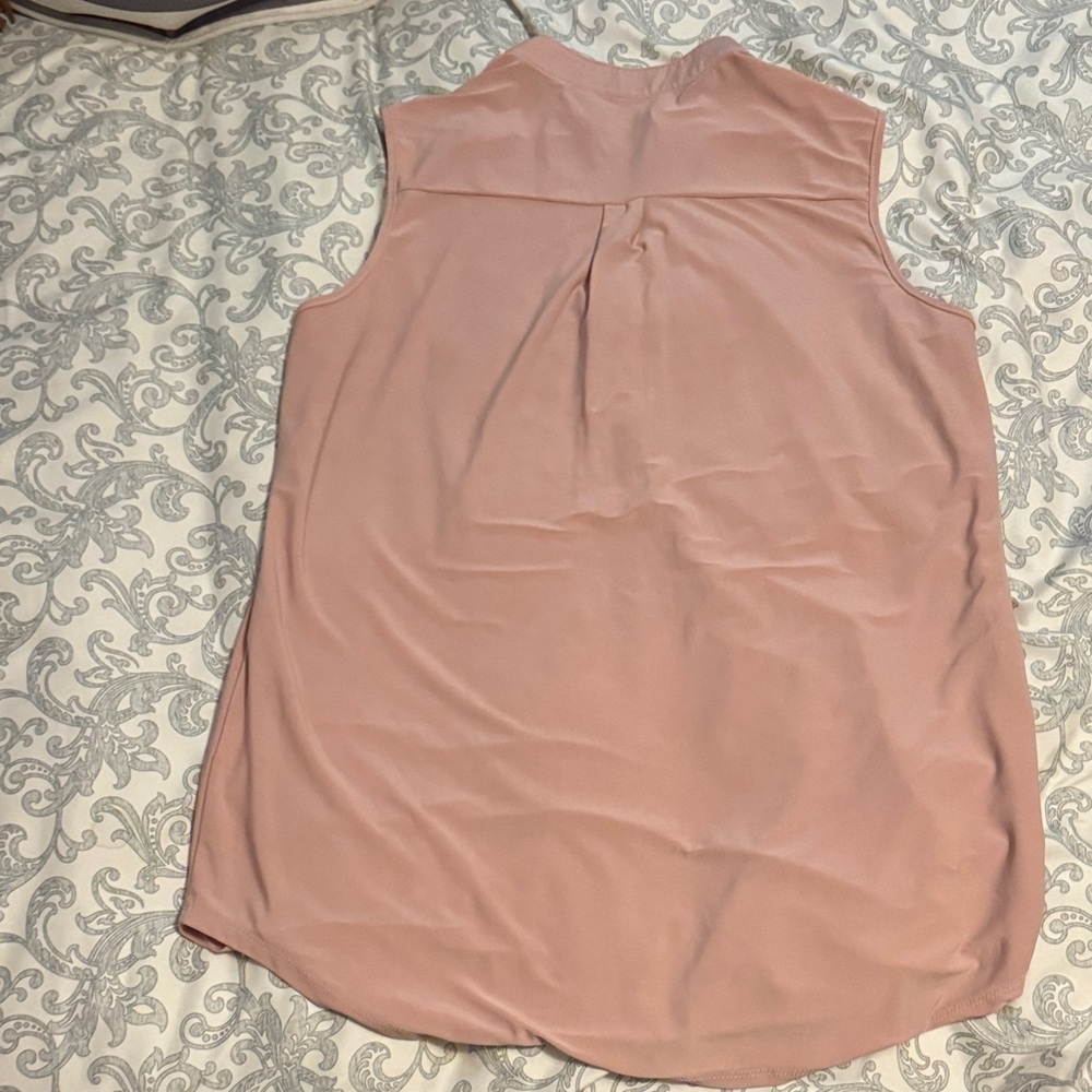 Elegant Sleeveless Blouse in Soft Pink - Picture 3 of 3